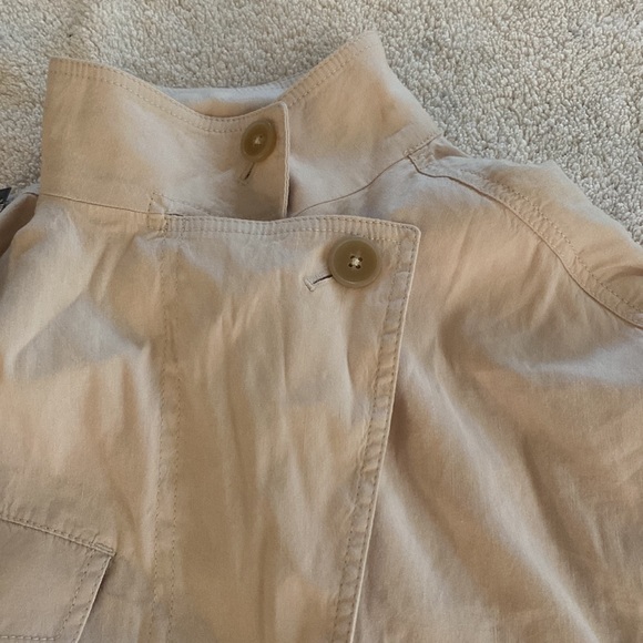 Vince linen blended gorgeous blazer/jacket with great pockets. Beautiful. - Picture 11 of 15